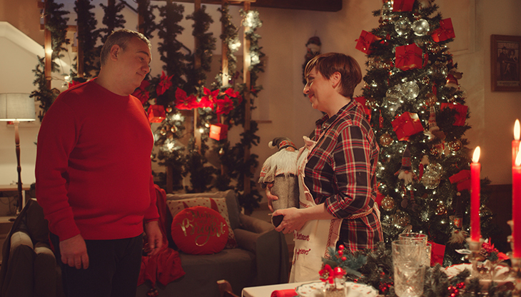 Un frame del nuovo spot Kasanova con Benedetta Rossi e suo marito Marco