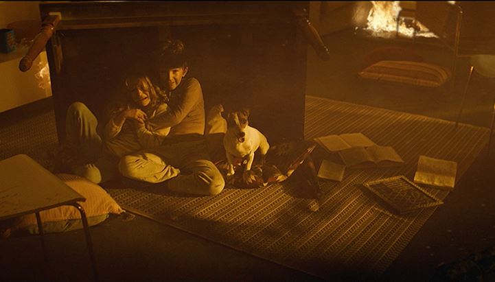 Un'immagine dello spot #PRIMAIBAMBINI di Telefono Azzurro, ora ritirato