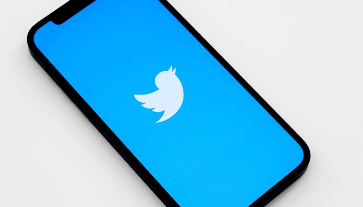 Foto di <a href="https://unsplash.com/@jeremybezanger?utm_source=unsplash&utm_medium=referral&utm_content=creditCopyText">Jeremy Bezanger</a> su <a href="https://unsplash.com/s/photos/twitter-icon?utm_source=unsplash&utm_medium=referral&utm_content=creditCopyText">Unsplash</a>   