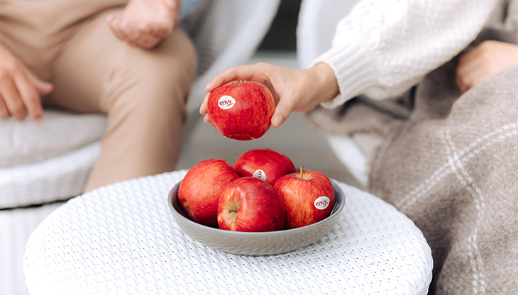 La mela Envy è pronta al debutto in tv con uno spot firmato Grey