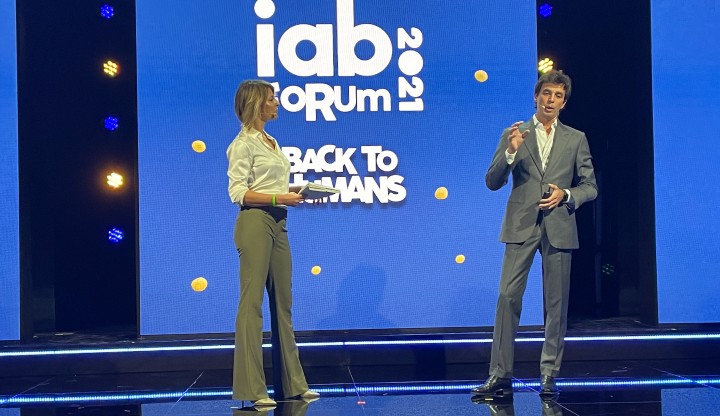 IAB Forum 2021: Carlo Noseda con la conduttrice Monica Peruzzi
