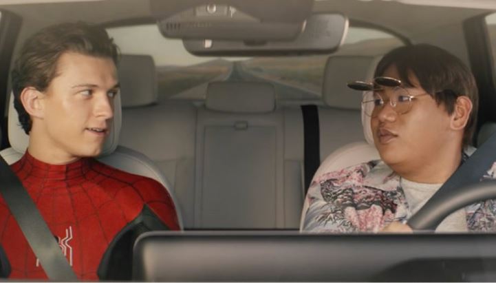 Un'immagine dello spot di Hyundai Ioniq 5 con Spider-Man