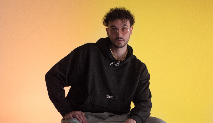 L'artista e producer romano Carl Brave