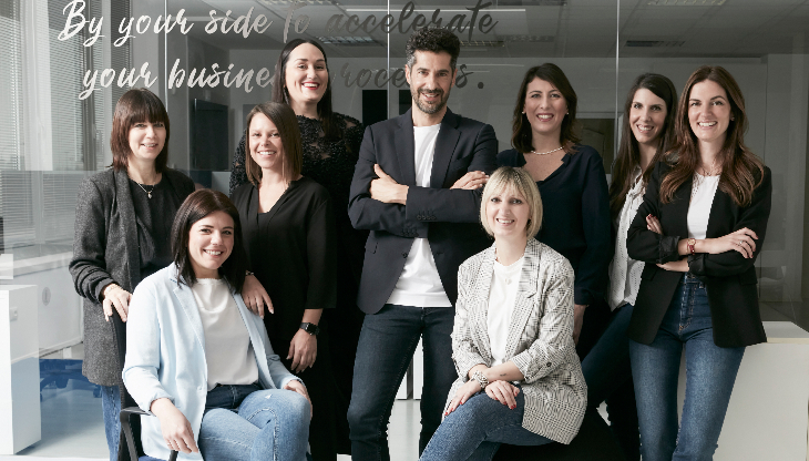 Christian Nucibella, Ceo di FiloBlu, e il team dell'agenzia 