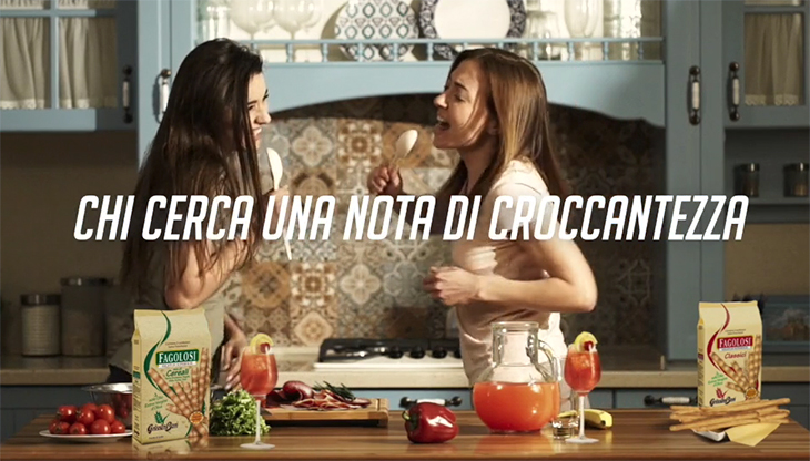 Un frame del nuovo spot Grissin Bon dedicato ai Fagolosi