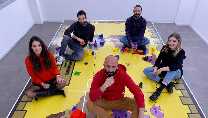 Da sinistra: Arianna Arcai, Antonio Langella, Raffaele Liccardi, Matilde Staforini. Al centro davanti Fabio Padoan