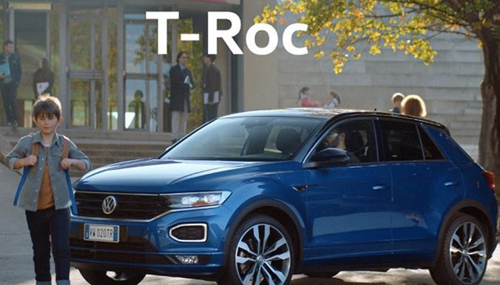 Un frame dello spot Volkswagen T-Roc on air nel 2020 