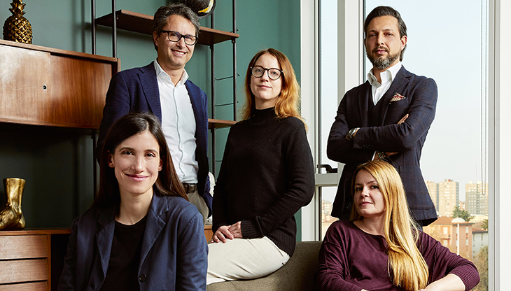 In piedi (da sx): Stefano Pagani, Samanta Giuliani e Maurizio Tozzini. Sedute: Benedetta Andreozzi e Jenny Nieri