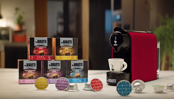 Protagonista del nuovo spot Bialetti è la macchina espresso Gioia