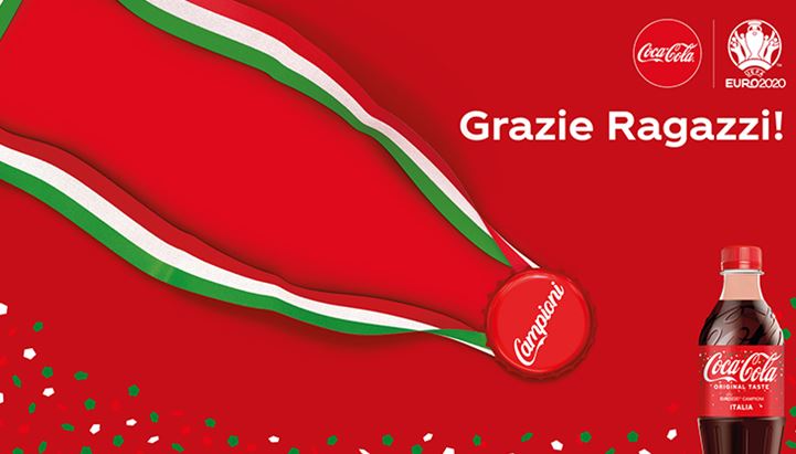 Coca-Cola celebra la Nazionale Italiana con una bottiglia speciale e una campagna pubblicitaria