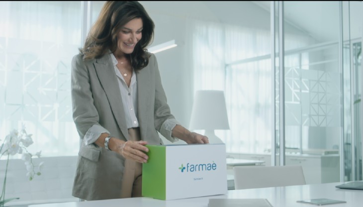 Un'immagine della nuova pubblicità Farmaè