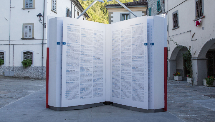 Un'immagine dell'installazione del vocabolario Zingarelli di Zanichelli in formato XXL