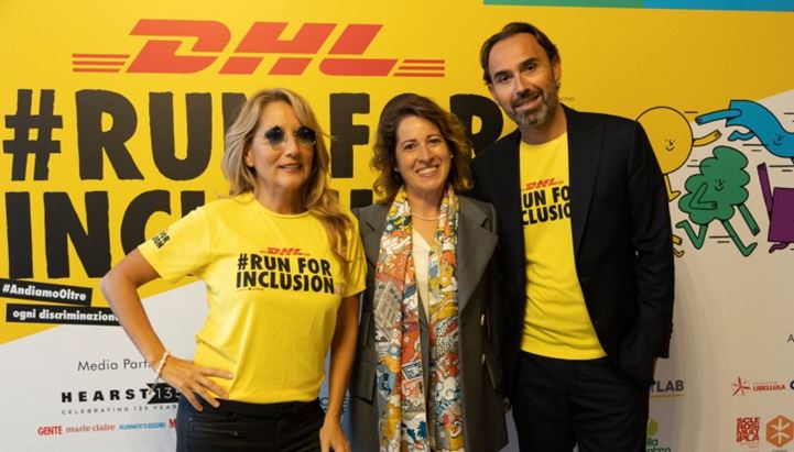Jo Squillo, testimonial Run For Inclusion, con Nazzarena Franco di DHL e Nicola Corricelli di Uniting