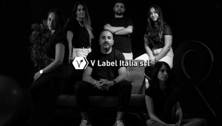 V-Label affida a Graphicnart l'incarico creativo per la promozione pubblicitaria in Italia .png