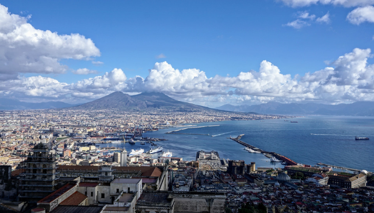 Photo by <a href="https://unsplash.com/@csernazs?utm_source=unsplash&utm_medium=referral&utm_content=creditCopyText">Zsolt Cserna</a> on <a href="https://unsplash.com/s/photos/Napoli?utm_source=unsplash&utm_medium=referral&utm_content=creditCopyText">Unsplash</a>   