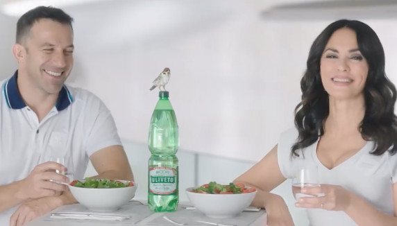 Alessandro Del Piero e Maria Grazia Cucinotta nel nuovo spot Uliveto