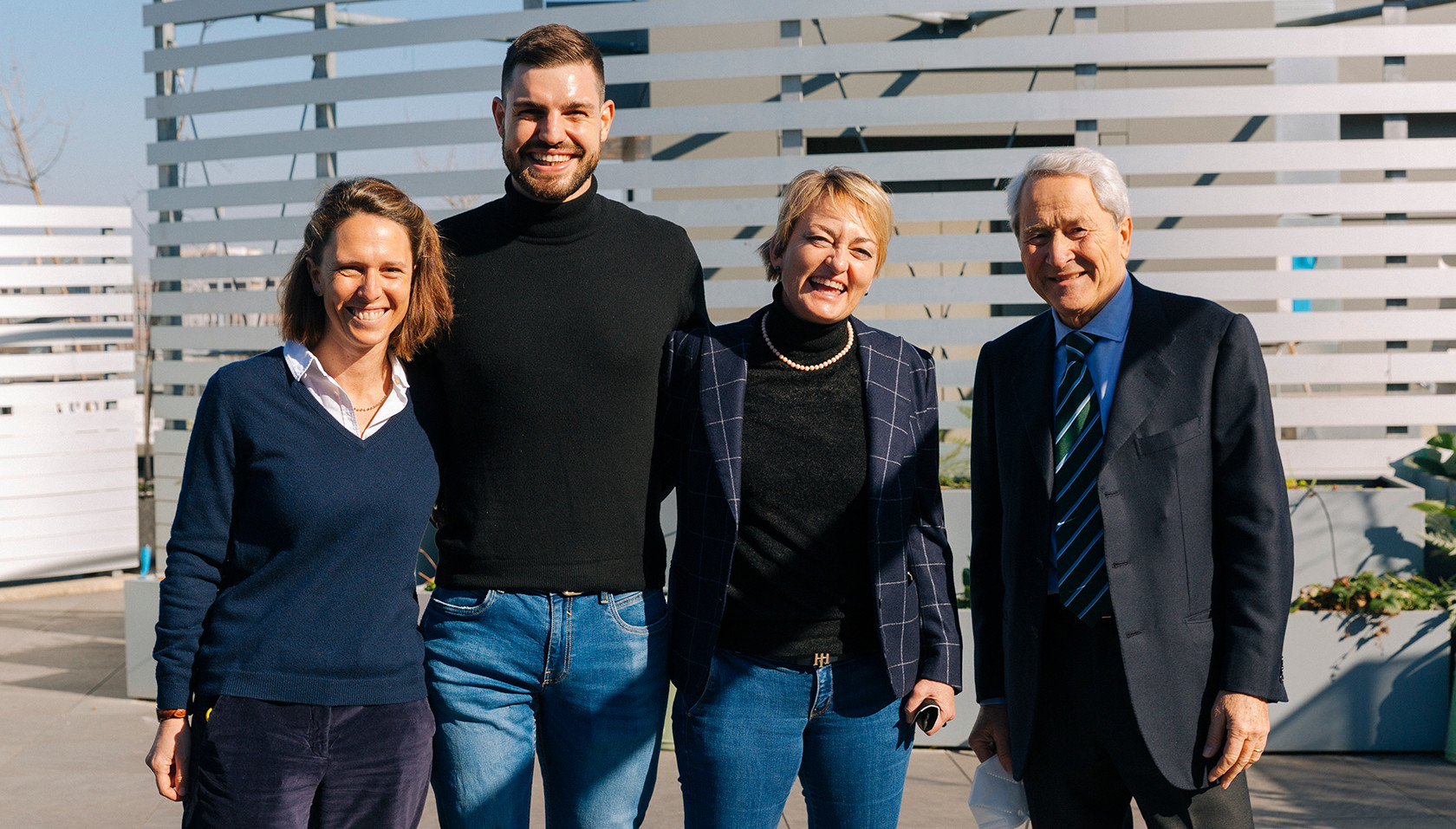 Edoardo Giordan è il nuovo testimonial Bioclin. Nella foto, l'atleta con la famiglia Ganassini