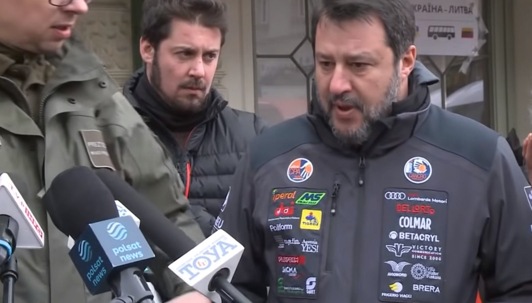 Salvini in Polonia durante il discorso del sindaco di Przemysl 