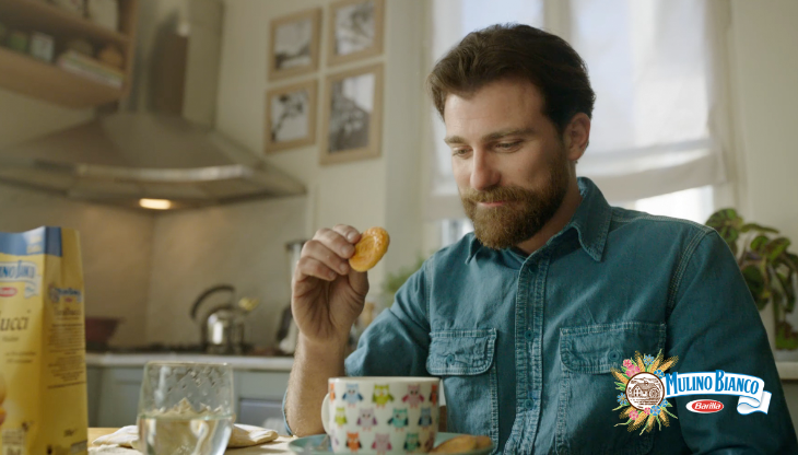 Un frame del nuovo spot Mulino Bianco dedicato ai Tarallucci