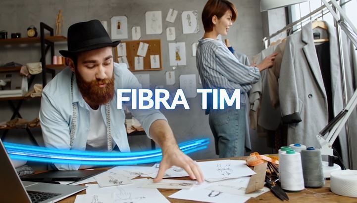 Un frame di uno spot Tim dedicato alla Fibra