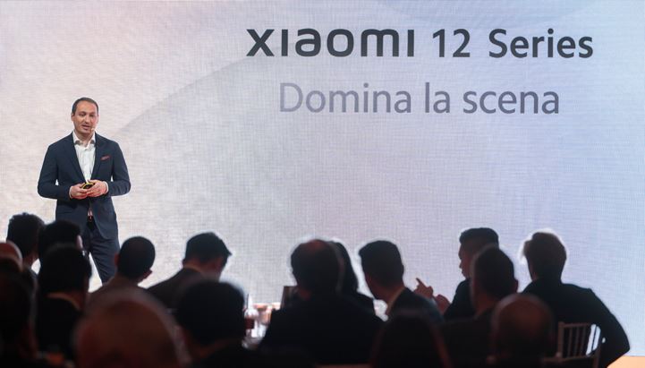 Davide Lunardelli, Head of Marketing di Xiaomi Italia, durante la presentazione di Xiaomi 12 Series