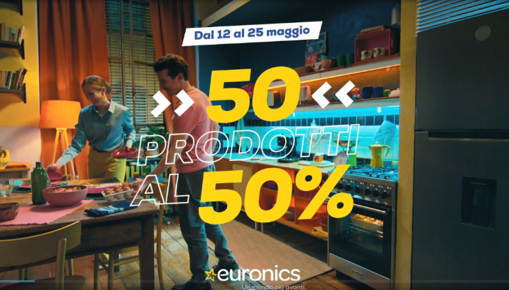Un'immagine dal nuovo spot Euronics dedicato alla promozione “50 prodotti al 50%”