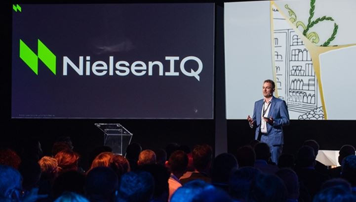 Luca De Nard, Amministratore Delegato di NielsenIQ Italia, sul palco de Linkontro 2022
