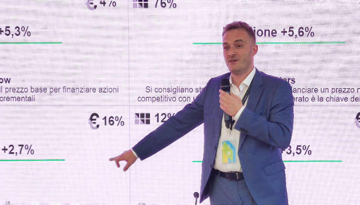 Luca De Nard, AD di NielsenIQ Italia, in un momento della conferenza stampa de Linkontro 2022