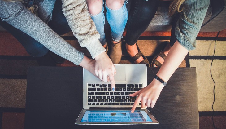 Foto di John Schnobrich su Unsplash