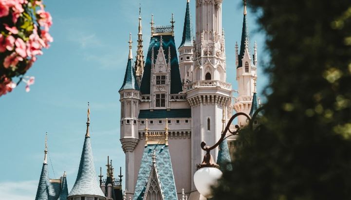 Il Castello di Disneyland. Foto di Gui Avelar su Unsplash