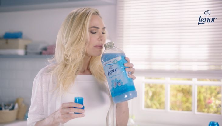Ilary Blasy nel nuovo spot Lenor