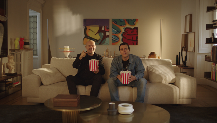 Max Pezzali e il suo alter ego del 1993 nel nuovo spot Sky Glass