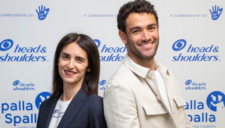 Valeria Consorte di P&G Italia e il testimonial di Head&Shoulders Matteo Berrettini