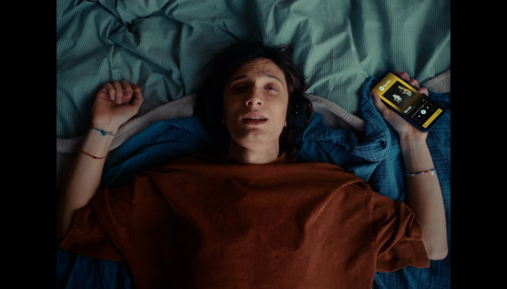 Un'immagine dello spot Spotify per Sanremo