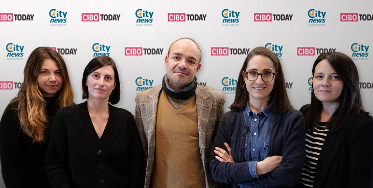 Da sinistra Alice Caccamo, Martina Di Iorio, Massimiliano Tonelli, Carolina Pozzi, Lavinia Martini