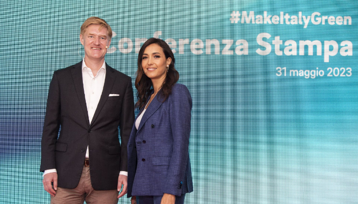 Il Ceo di E.ON Frank Meyer con la testimonial Caterina Balivo