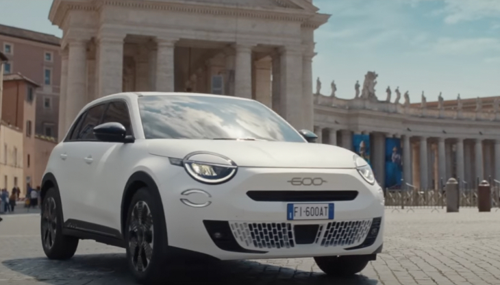 Fiat 600e, lo spot del debutto è in tv