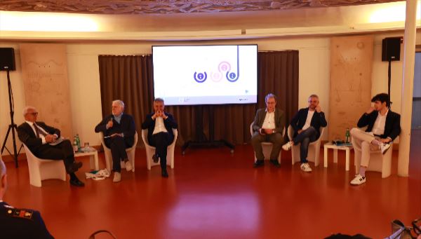 Un momento della presentazione dell'Osservatorio Schermi Futuri a Milano