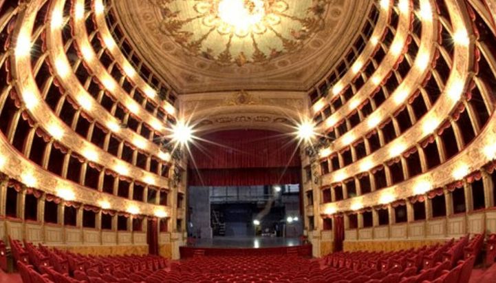 teatro roma.jpg