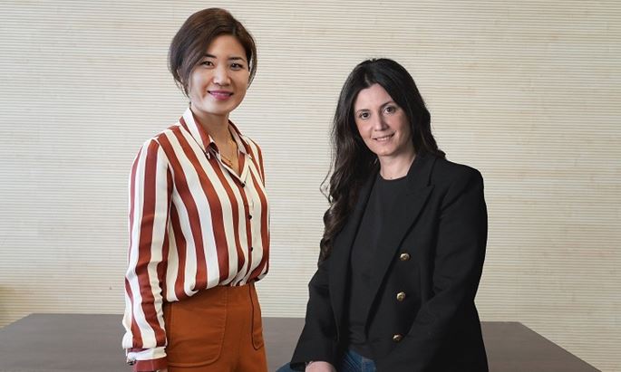 Nella foto: Jia Wei con Cristina Caricato, Head of PR Western Europe di Xiaomi