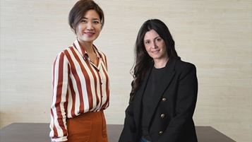 Nella foto: Jia Wei con Cristina Caricato, Head of PR Western Europe di Xiaomi