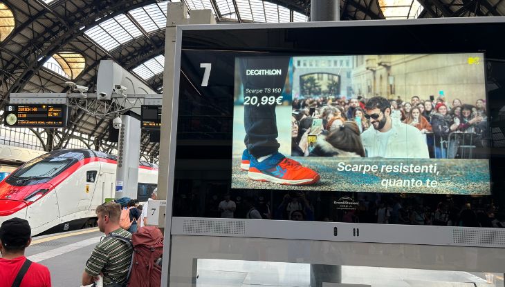 Un'immagine del formato Lanner su schermi Grandi Stazioni Retail
