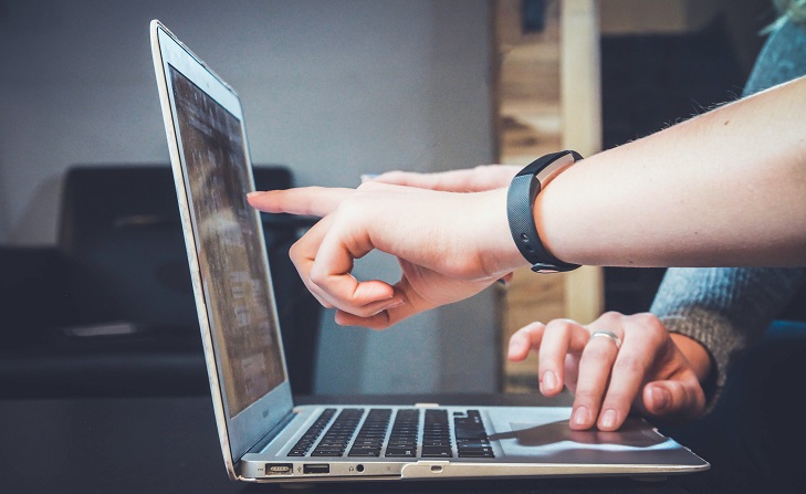 Foto di John Schnobrich su Unsplash