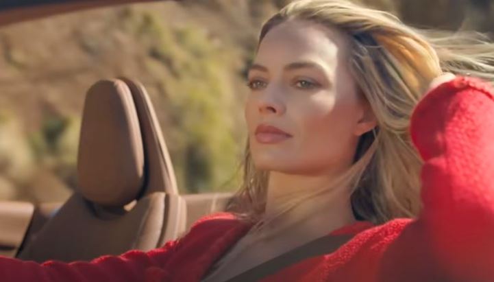 Margot Robbie nel nuovo spot di Chanel N°5