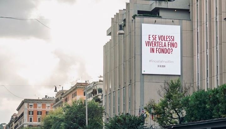 Un impianto di Pubbliromaoutdoor con il teaser del nuovo film di Gabriele Muccino