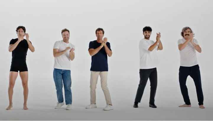 Un frame dello spot Intimissimi Uomo dedicato alle t-shirt