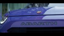 Un'immagine dallo spot dedicato alla Nuova Abarth 600e