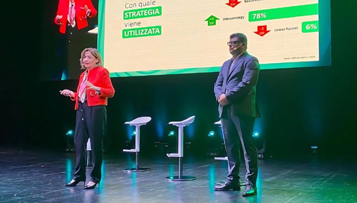 Assunta Timpone e Alberto Vivaldelli sul palco di "Advanced Tv, la video convergenza"