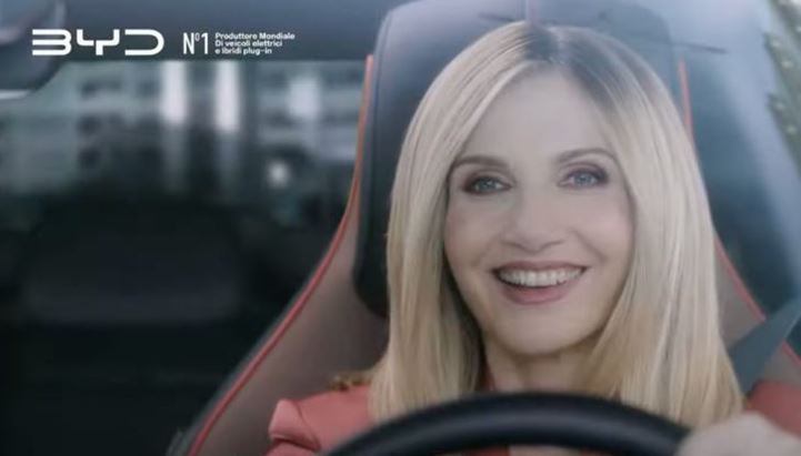 Lorella Cuccarini nello spot di Byd