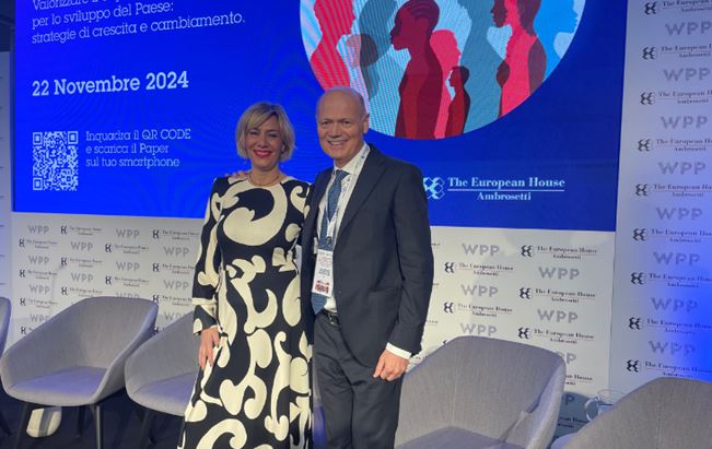 Simona Maggini con Massimo Bedusci al Forum WPP - Ambrosetti